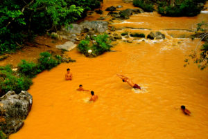 Cuba, Havanna, young people swim in the Yellow River, Cuba, Havanna, young people swim in the Yellow River,